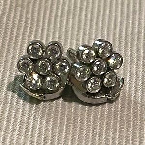 🚨 PRICE DROP🚨 RETIRED Tiffany & Co Platinum & Diamond Flower Studs